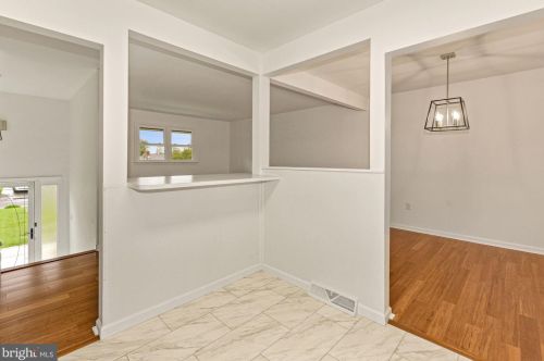 6 Kennedy Dr, Cookstown NJ 08511-1120 exterior