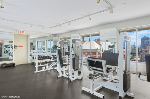 450 Briar Pl, Chicago IL  60657-4737 exterior