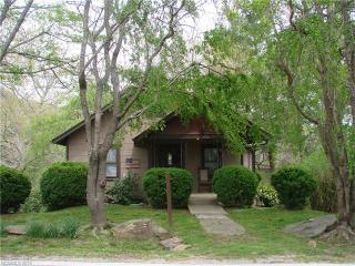 25 Flat Top Mountain Rd, Fairview, NC 28730-9692