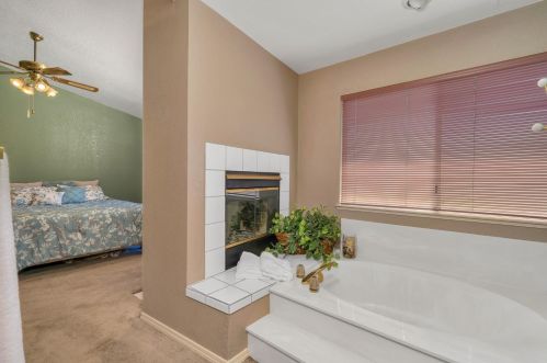 922 Springer Dr, Turlock CA 95382-0273 exterior