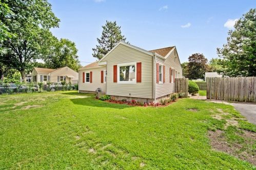 59 Rosemary Dr, Springfield, MA 01119-1919