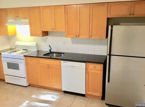 139 Cresskill Ave, Dumont, NJ 07628-1626