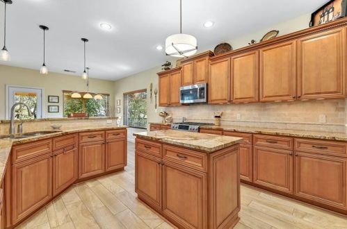 7036 Auckland Dr, Austin TX 78749-4139 exterior