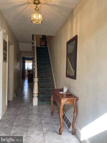 50 Mott St, Trenton, NJ 08611-1525