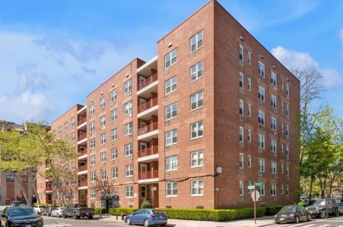 315 232nd St, Bronx NY  10463-3841 exterior