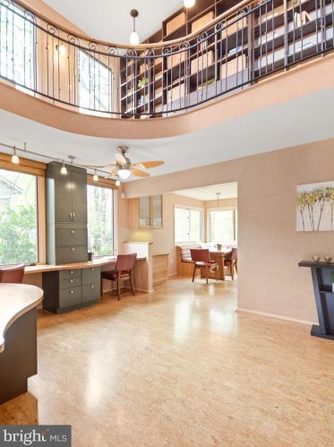 16 Arlive Ct, Rockville MD 20854-2978 exterior