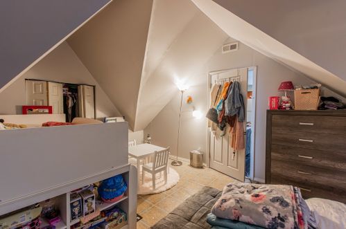 6343 Tripp Ave, Chicago IL 60646-4524 exterior