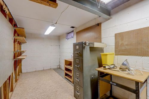 7501 Honey Crk Dr, Milwaukee WI 53221-4062 exterior