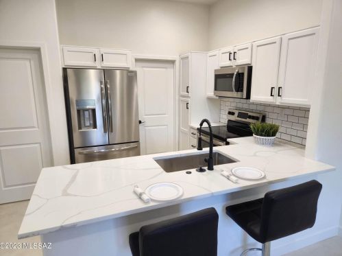 2010 River Rd, Tucson AZ 85704-1686 exterior