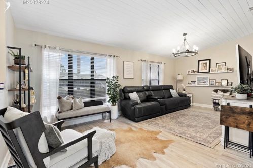 1017 Walters Ter, Fort Pierce FL  34983-3981 exterior