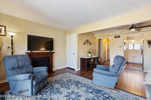 5874 Okemos Rd, Haslett MI 48840-9562 exterior