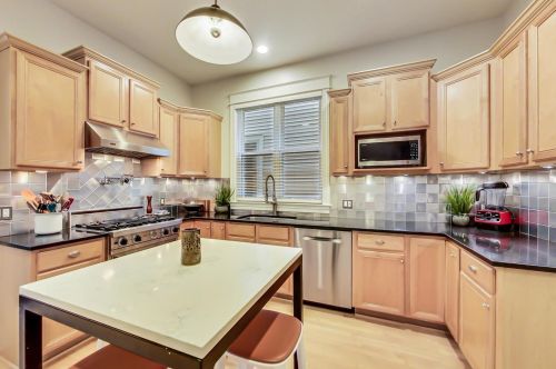 1840 Wellington Ave, Chicago IL 60657-4030 exterior