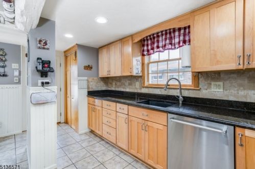 2065 Prospect Ave, Scotch Plains NJ 07076-1369 exterior