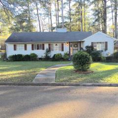 1093 Meadow Heights Dr, Jackson, MS 39206-6021