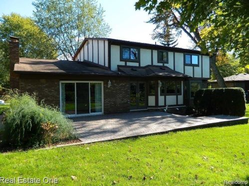 6927 Northpoint Dr, Troy MI  48085-1244 exterior