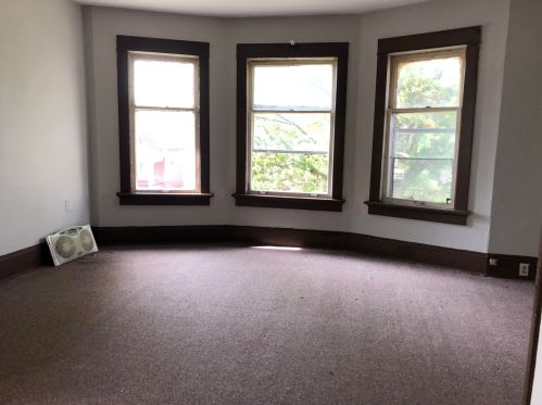 3228 29th St, Milwaukee, WI 53216-3817