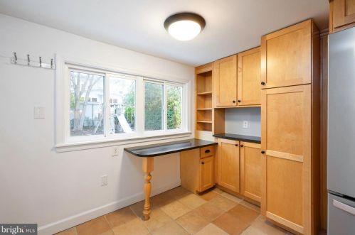 16 Masonic View Ave, Alexandria VA  22301-2204 exterior