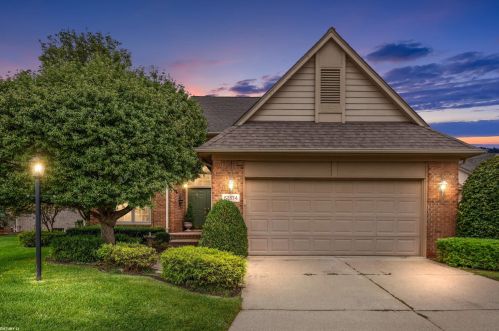 52874 Paint Creek Dr, Macomb Township, MI 48042-2961