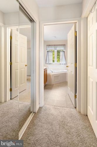 37 Louvain Dr, Hanover PA 17331-8696 exterior