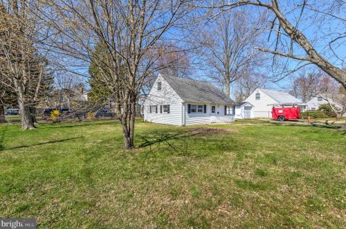 3 Scarsdale Ave, Trenton NJ  08618-1921 exterior