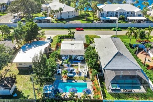 821 91 Ave, Naples FL 34108-2426 exterior