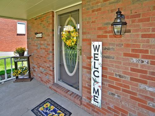 605 Surfside Dr, Pittsburgh, PA 15239-2676