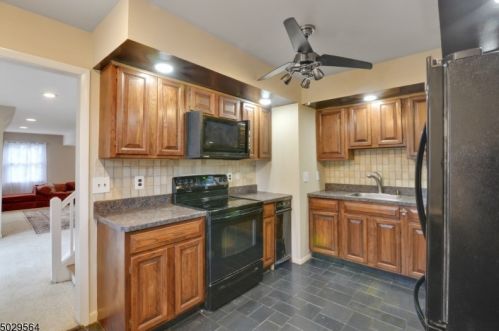 561 Shr Trl, Sparta NJ 07871-1208 exterior