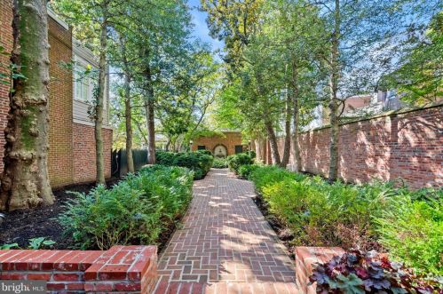 1318 34 St, Washington DC 20020-2303 exterior