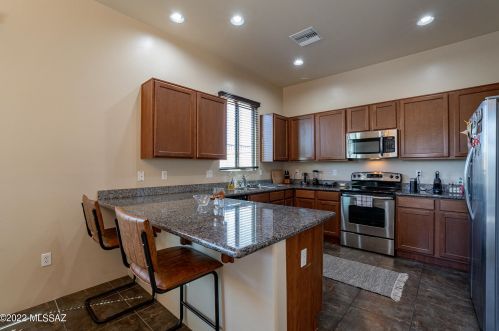 150 Castlefield Cir, Tucson AZ  85704-5783 exterior