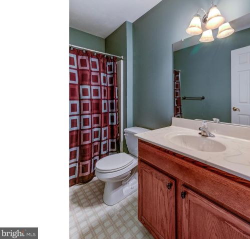 25 Linda Ln, Chester PA 19014-1870 exterior