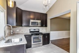 8536 Yates Blvd, Chicago IL  60617-2316 exterior