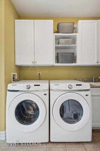 832 Colfax Ave, Elmhurst IL 60126-4535 exterior