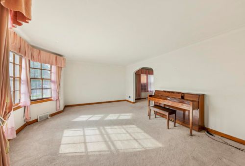 8450 Paulina St, Chicago, IL 60620-4744