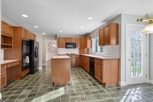 13 Chadwell Pl, Morristown NJ 07960-6945 exterior