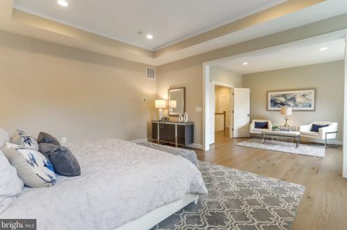 920 Darton Dr, Alexandria VA 22308-2021 exterior