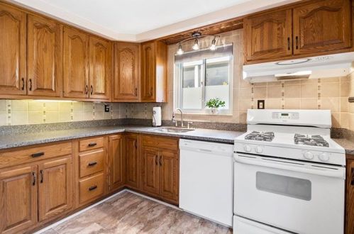 833 Macarthur Dr, Pittsburgh PA 15228-1704 exterior