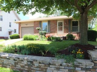 1213 37th St, Canton, OH 44709-2637