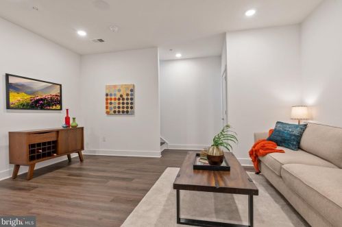 654 13 St, Philadelphia PA 19123-2427 exterior