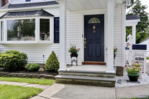 14 Garden Ct, Outwater, NJ 07026-2310