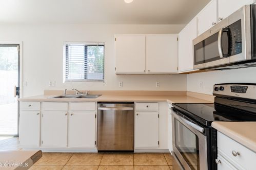 22409 31 Dr, Phoenix AZ 85041-4303 exterior