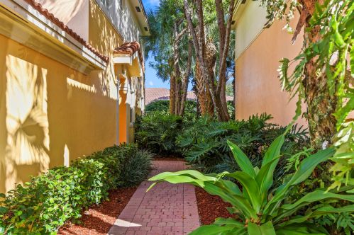 7309 Briella Dr, Boynton Beach FL 33437-3768 exterior