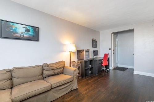 74 Gibson Blvd, Valley Stream, NY 11581-2041