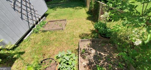 905 1st St, Rockville MD 20850-1444 exterior