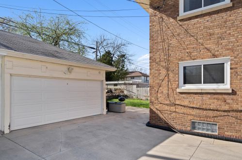 2177 69, Milwaukee WI 53213-1925 exterior