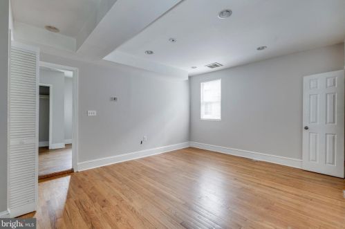 1320 T St, Washington DC 20009-4438 exterior