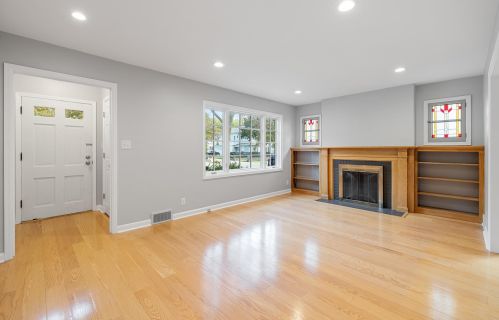 125 Montclaire Ave, Milwaukee WI 53217-4438 exterior