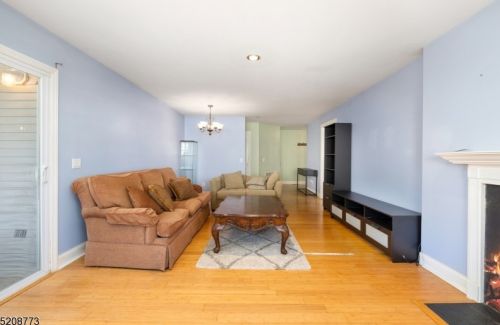 124 Exeter Ct, Piscataway NJ  08854-2178 exterior