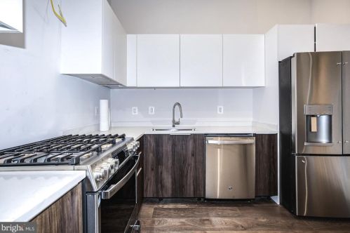 6160 Hardy Dr, Mc Lean VA 22101-3112 exterior