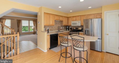 235 Windsor Ct, Quakertown PA 18951-5042 exterior