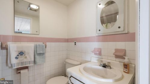 1078 Corn Crib Dr, Huntingdon Valley PA 19006-3306 exterior